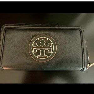 Black Tory Burch wallet